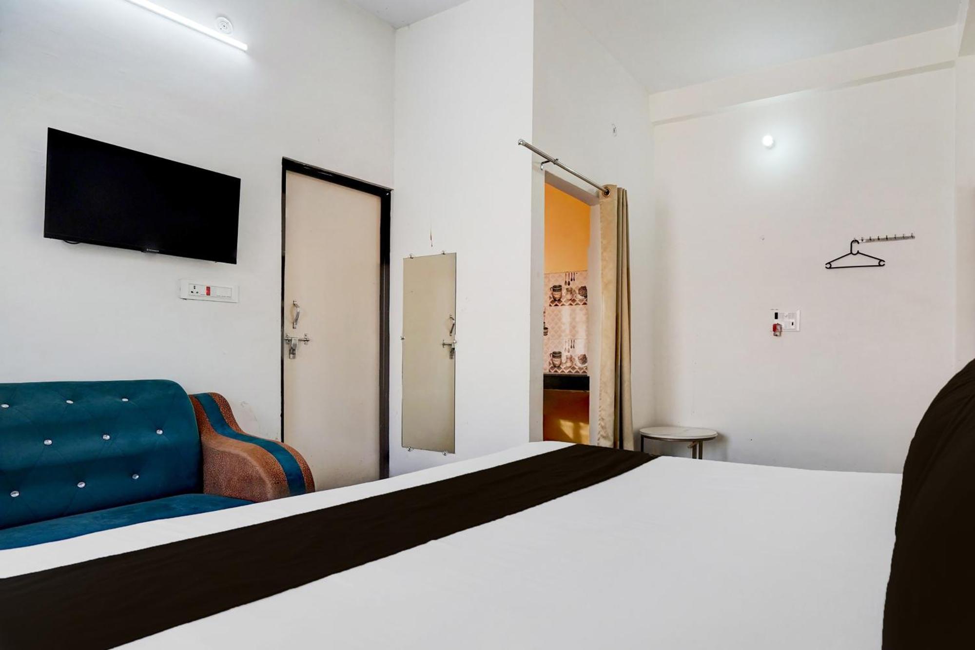 Hotel O Ramdut Palace Guest House Faizābād Esterno foto