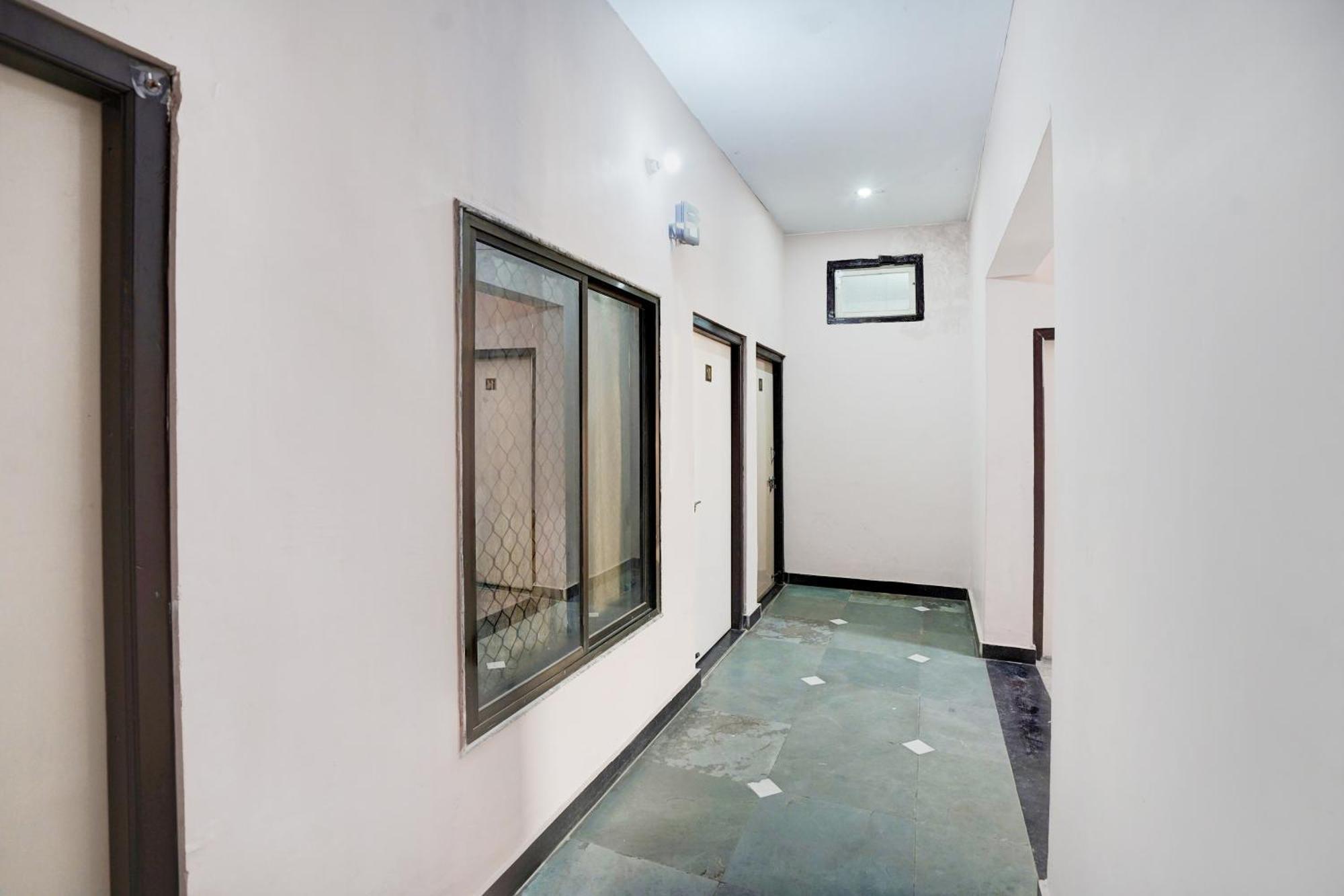Hotel O Ramdut Palace Guest House Faizābād Esterno foto